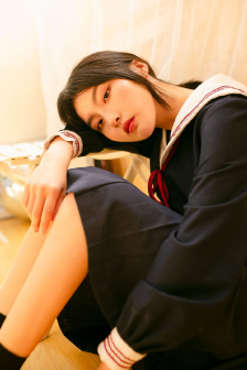 一个女孩与三个老头